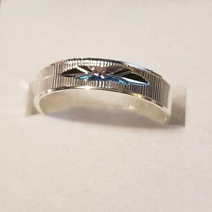 🛍 Silver tone ring